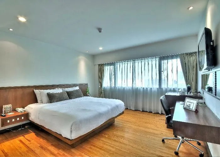 Narai Hotel 4*